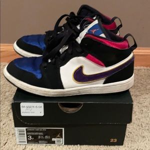 Boys Jordan 1 Mid size 3y shoe